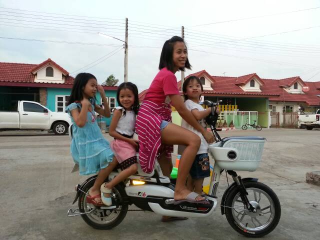 เด็กๆกับจักรยานไฟฟ้า